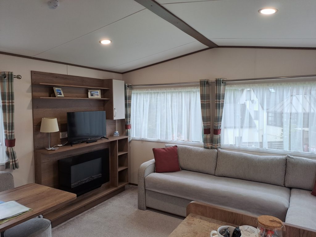 Home spruce 7 lounge 2